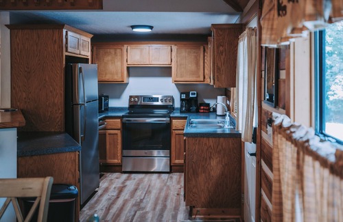 Laurelville Cabin | Sam's Creek Retreat w/Hot Tub!