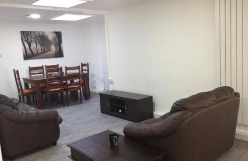 Rusholme House | Sama's Stylish Hotel Room 4