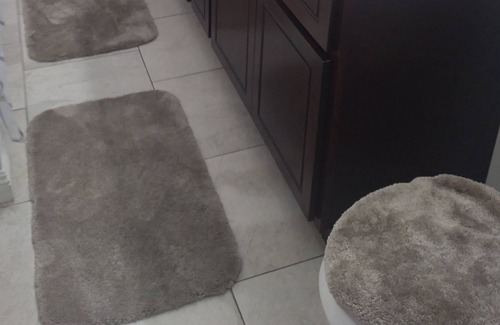 Raisin House | Sambanni Inn "Cozy" large pool and back yard relaxing quite home.