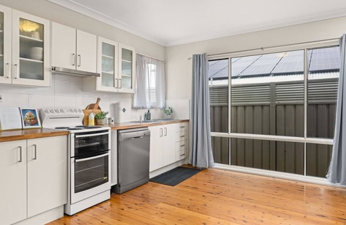 Callala Beach Apartment | Sam’s Beach Shack and Apartment – 300m to Callala Beach