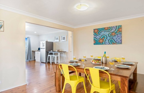 Callala Beach Apartment | Sam’s Beach Shack and Apartment – 300m to Callala Beach