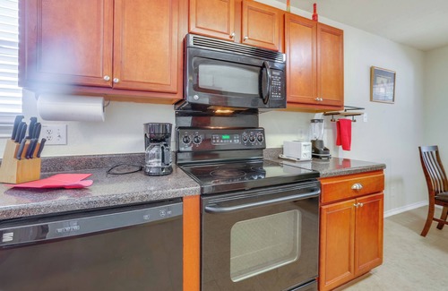 North San Antonio - SAT Cottage | San Antonio Area Home w/Deck, 14 Mi to Dtwn!