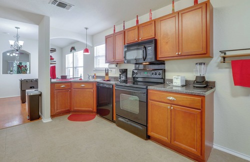 North San Antonio - SAT Cottage | San Antonio Area Home w/Deck, 14 Mi to Dtwn!