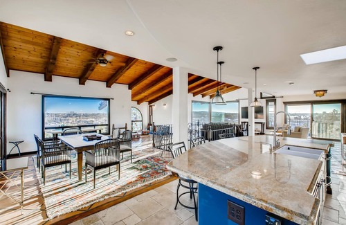 Morena House | San Diego Villa heated pool, jacuzzi and sunset-views