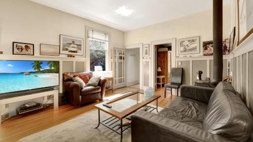 James Bay House | San Jose Cottage