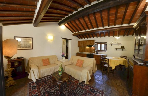 Sodo Apartment | San Pietro Geranio - Apartment with swimming pool