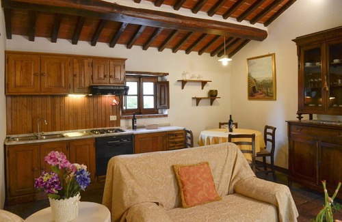 Sodo Apartment | San Pietro Geranio - Apartment with swimming pool