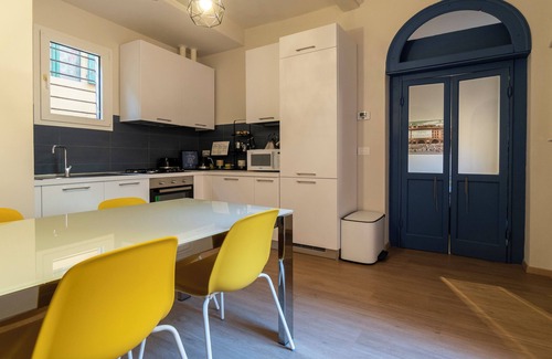 Historic Center Apartment | San Vitale 87 - Two Bedroom Apartment, Sleeps 4