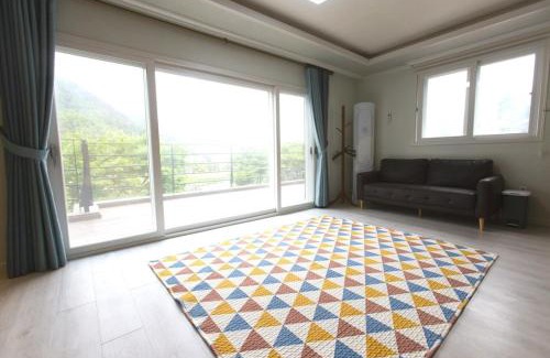 Sancheong House | Sancheong Jarak Ae Pension