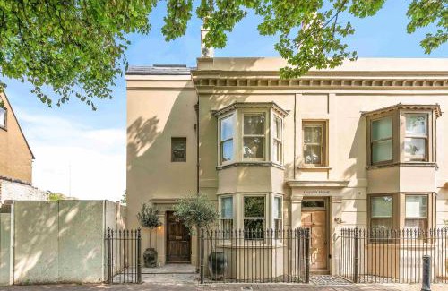 Shoreham-by-Sea House | Sanctuary House with Parking By My Getaways
