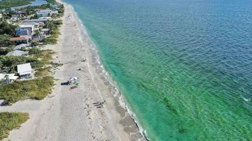 Englewood House | Sand Dollar Siesta-walk to beach less than 1 min!