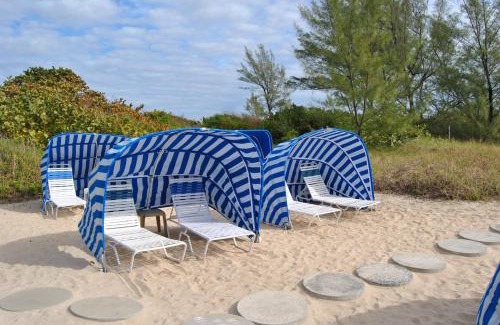 Palm Beach Shores Apartment | Sand Dune Shores