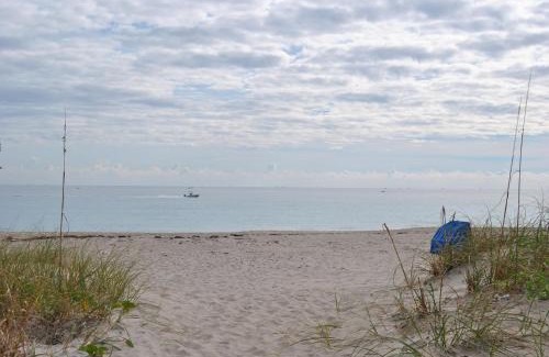 Palm Beach Shores Apartment | Sand Dune Shores