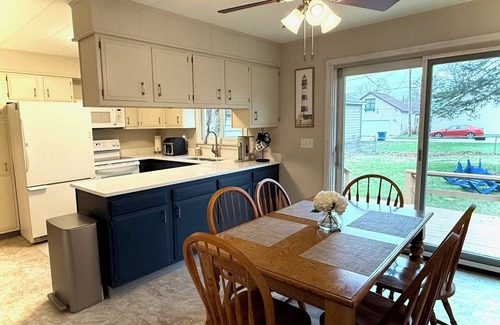 Frankfort House | Sand & Snow - Remodeled/Great Location! Walk to Downtown and Beach!