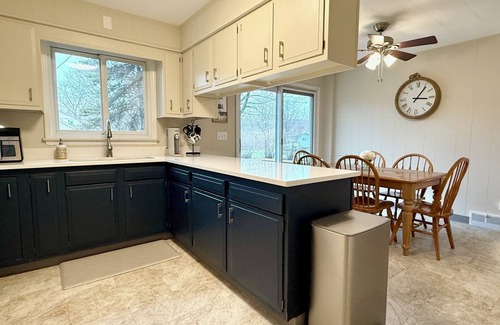Frankfort House | Sand & Snow - Remodeled/Great Location! Walk to Downtown and Beach!
