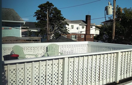 Long Beach Apartment | Sand, Surf & Sea Long Beach Getaway 1000' from Ocean/Boardwalk; 6 blocks to LIRR