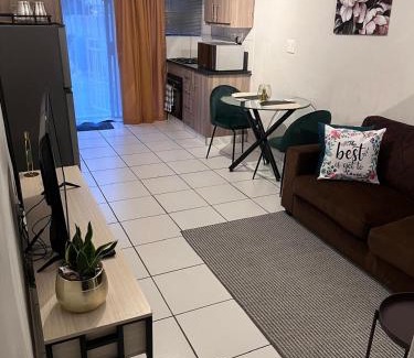 Edenvale House | Sandalion Cottage in Eden Glen, Johannesburg