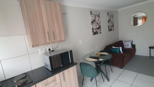 Edenvale House | Sandalion Cottage in Eden Glen, Johannesburg