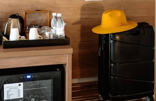 Harare Apartment | Sandalwood lodge's Luxurious Deluxe Suite - 2264