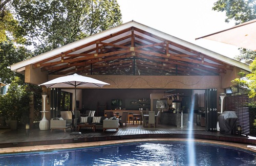 Harare Apartment | Sandalwood lodge's Luxurious Deluxe Suite - 2264