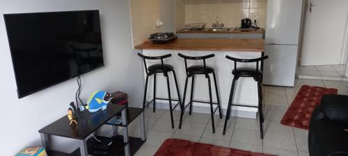 Sandbaai Apartment | Sandbaai Hermanus Self Catering Garden Flat for 2