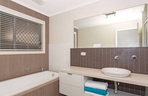 Fingal Head House | "Sandcastles" beach house at Fingal Heads with pool