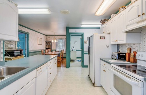 Deep Hole House | Sanderling on Chincoteague - Dog Friendly!