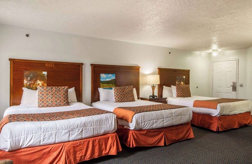 Westside Hotel | Sandia Peak Inn Old Town ABQ, a Howard Johnson by Wyndham