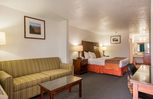 Westside Hotel | Sandia Peak Inn Old Town ABQ, a Howard Johnson by Wyndham