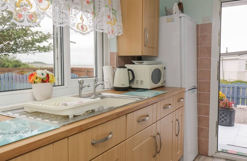Southerness Cottage | SANDPIPER, pet friendly, country holiday cottage in Southerness