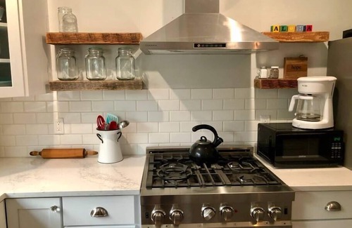 Sandpoint Apartment | *Sandpoint Cottage* Cozy, Charming, & Conveniently located