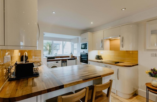 Croyde Cottage | Sands, Sleeps 6, Pets