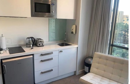Sandown Condo | Sandton Skye Stylish Apartment free WIFI & Gym