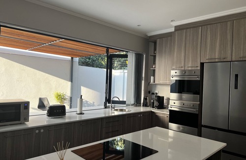 Greater Johannesburg Metropolitan Area House | Sandton Smart Apartment 1