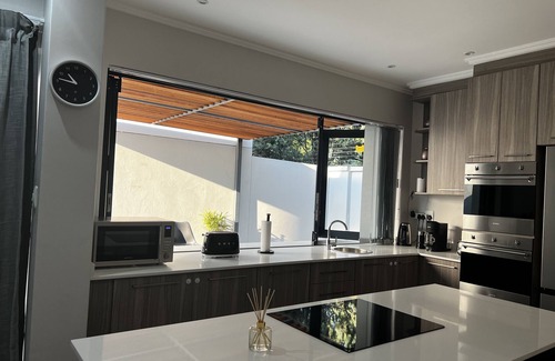 Greater Johannesburg Metropolitan Area House | Sandton Smart Apartment 1