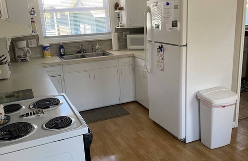 Sandusky House | Sandusky 4 BR, 2-bath home. 3.5 Mi from Cedar Point. 3.2 Mi to Sports Force.