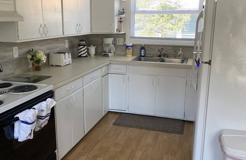 Sandusky House | Sandusky 4 BR, 2-bath home. 3.5 Mi from Cedar Point. 3.2 Mi to Sports Force.