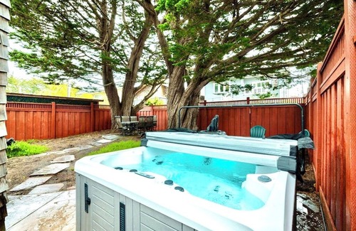 Opal Cliffs House | Sandy BEACHFRONT Surfside - at Corcoran Beach, Newly Remodeled w/HOT TUB!