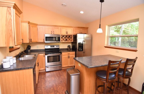 New Auburn Cabin | Sandy Frontage on Sand Lake