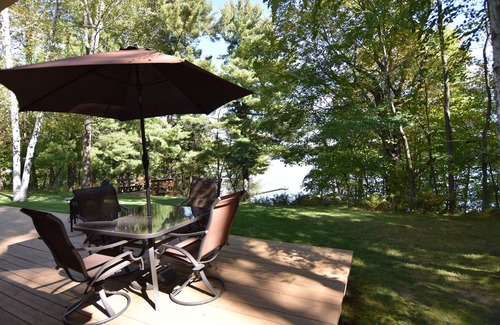 New Auburn Cabin | Sandy Frontage on Sand Lake