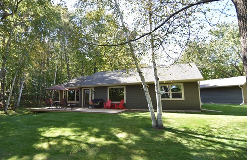 New Auburn Cabin | Sandy Frontage on Sand Lake