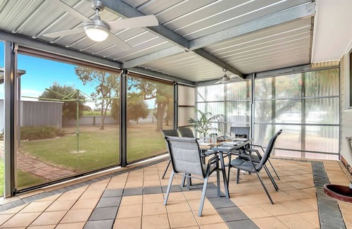 McLaren Vale Cottage | Sandy Grapes Cottage A McLaren Vale Adventure