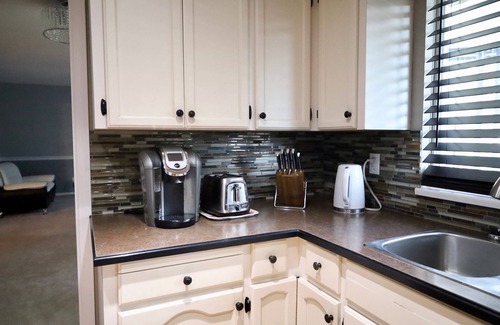 Upper Ten Oaks House | Sandy Hill Retreat - 3 Bedroom + Den, 2 Bath House with Fitness Equipment