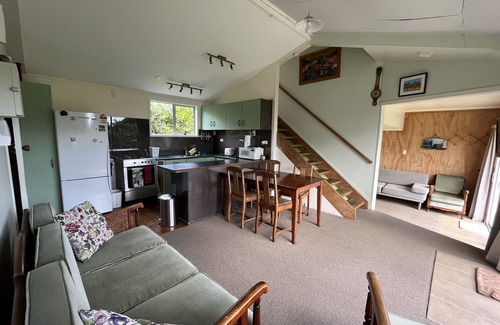 Matapouri House | SANDY BAY - Sublime beachside