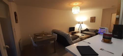 Blagnac Apartment | Sandy's 2 beds apartment Calme Parking Tramway