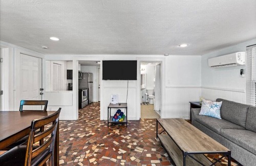 Galveston House | Sandy Shore: Beach Bliss Just Minutes Away!