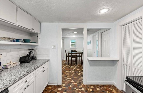 Galveston House | Sandy Shore: Beach Bliss Just Minutes Away!