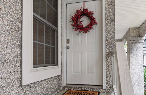 Demere Park Condo | Sandy Tails - 5 bedrooms/2 min to beach!