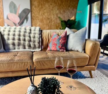 Torbay House | Sandy Toes & Netflix Nights, Relaxing Auckland Retreat