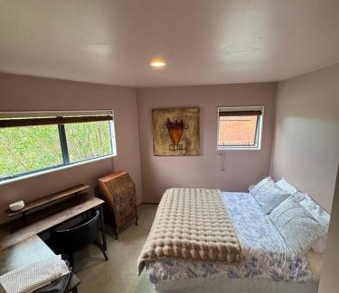 Torbay House | Sandy Toes & Netflix Nights, Relaxing Auckland Retreat